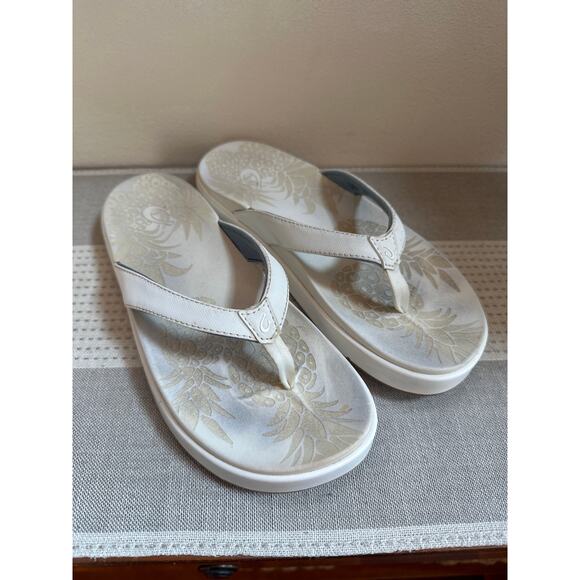 OluKai Nu' A Pi'o Beach Sandal In White Size 9 - Picture 1 of 7